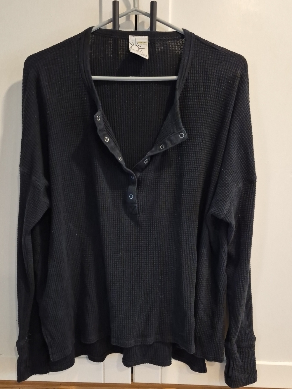 💙 aerie Black Waffle Henley Top